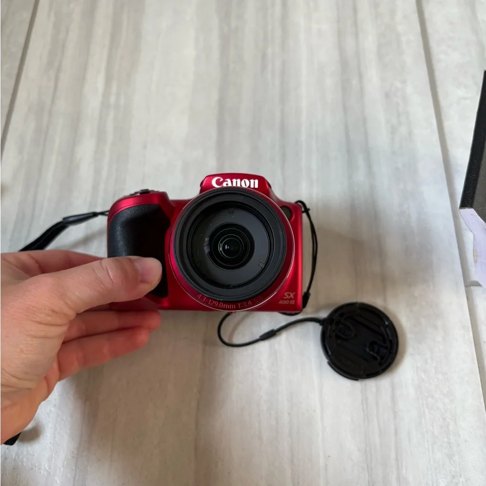 Canon PowerShot Sx400IS in red